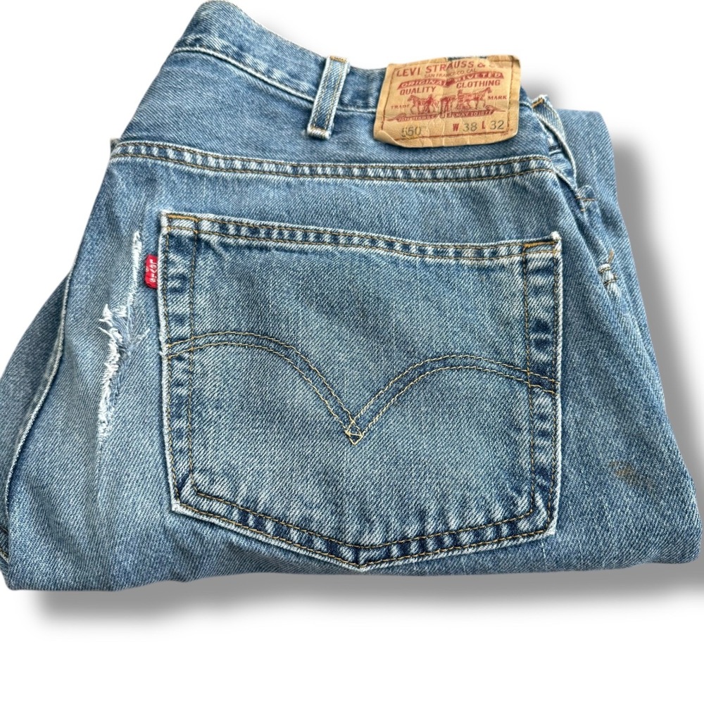 Levi's 550 Relaxed Fit Jeans Men's W38 L32 (38x31) Light Wash Denim Distressed - Picture 2 of 14